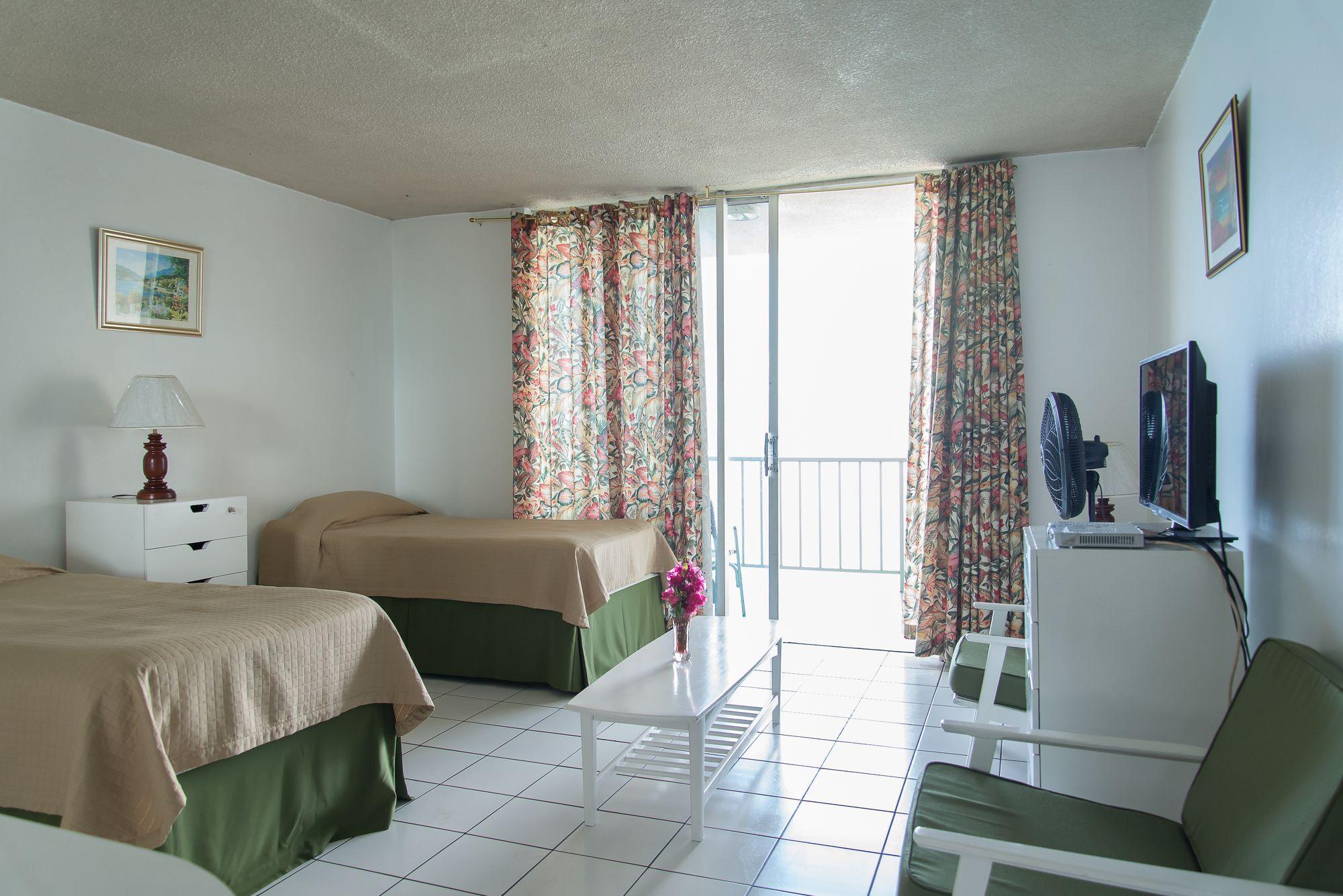 Montego Bay Club Apartments Exterior foto